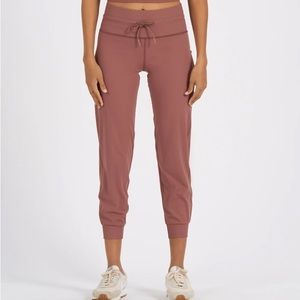 Vuori Womens Daily Jogger size medium